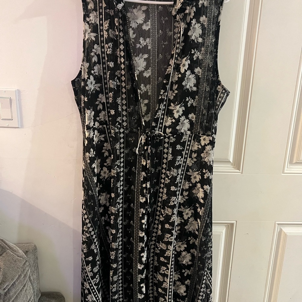 Floral Black and White Sleeveless shirt